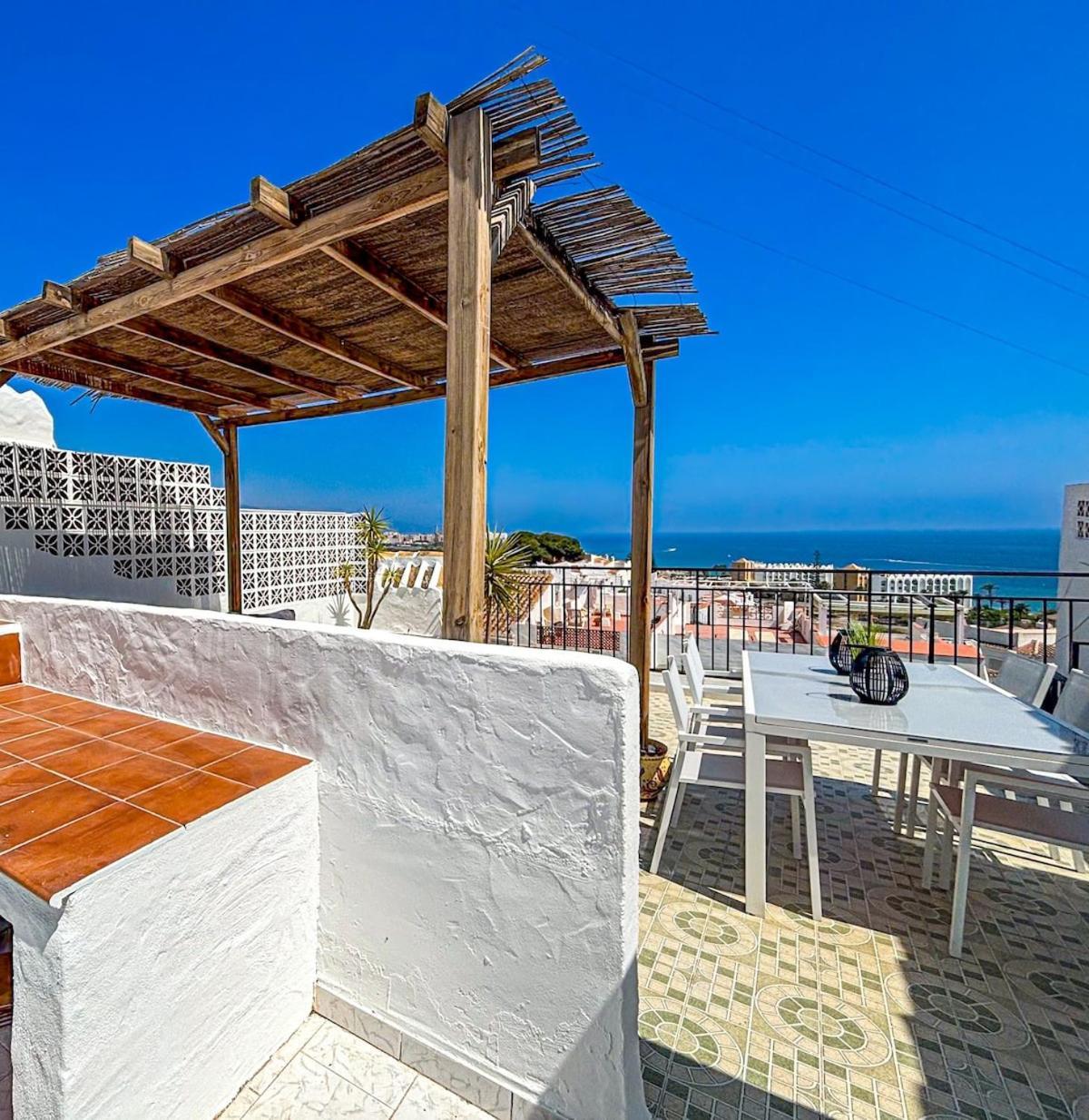 A2407 Charming Townhouse With Sea Views And Pool *