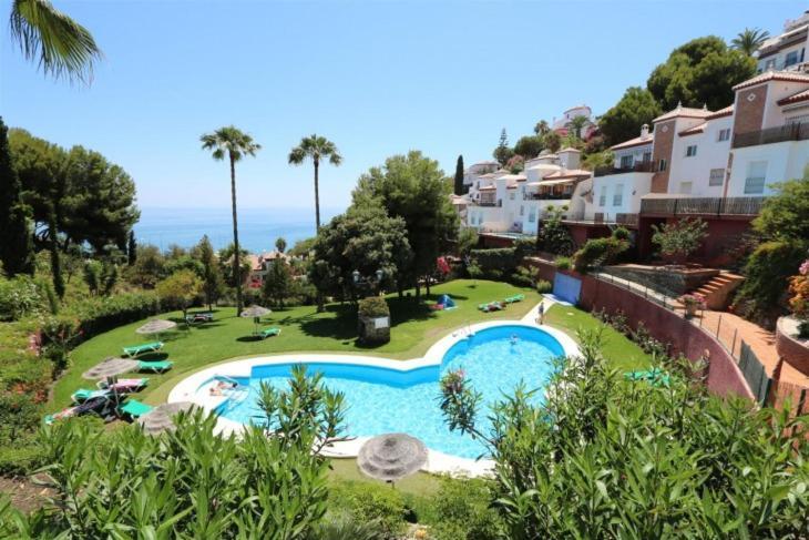 A2407 Charming Townhouse With Sea Views And Pool